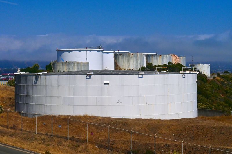 richmond_harbor_tanks_on_hill_072025_rt_g_4193.jpg