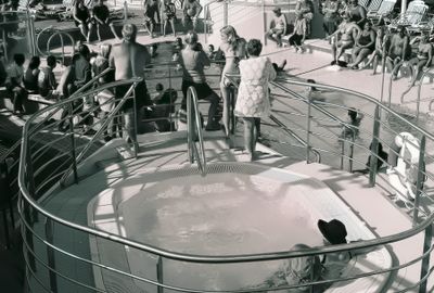 cruise_pool_2009_11_rt_a25_cu_13A.jpg