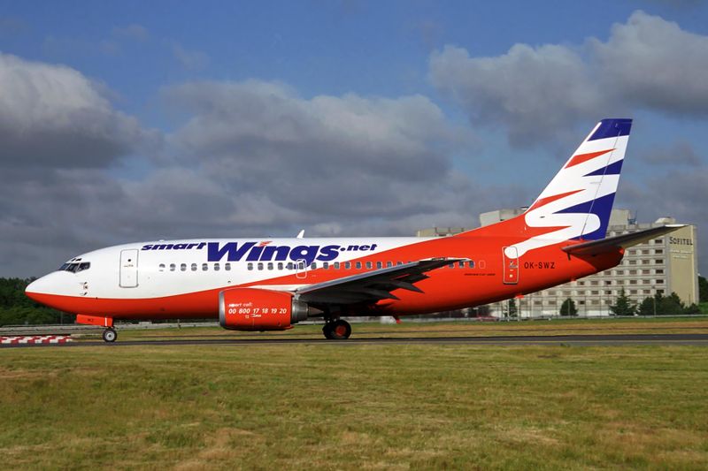 SMART WINGS BOEING 737 500 CDG RF 1863 2.jpg
