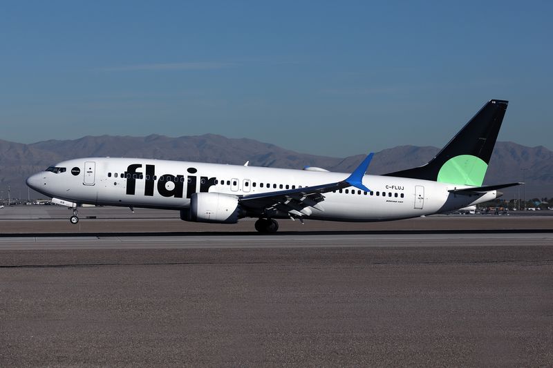 FLAIR BOEING 737 MAX 8 LAS RF 002A5650.jpg