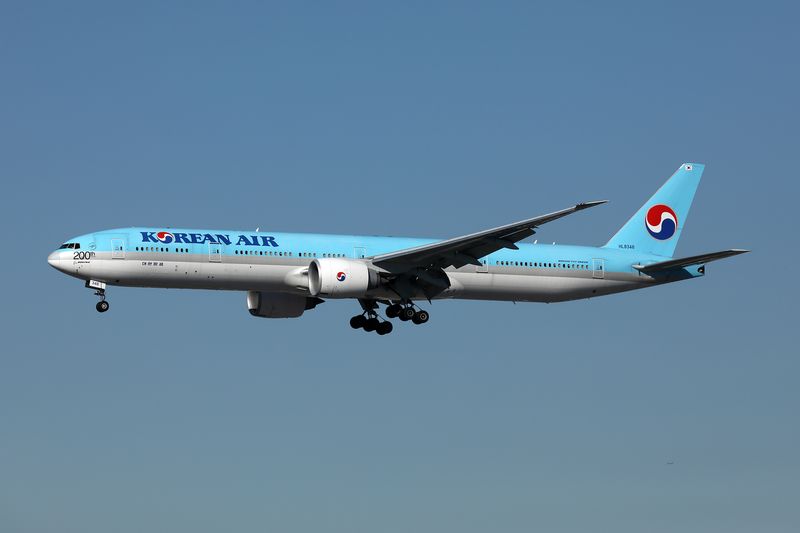 KOREAN AIR BOEING 777 300 LAX RF 002A6278.jpg