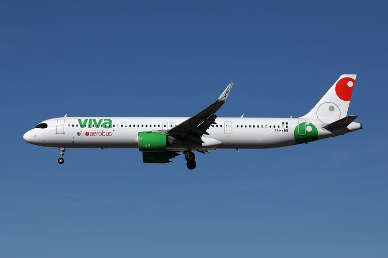 VIVA AEROBUS AIRBUS A321 NEO LAS RF 002A5798.jpg