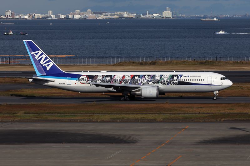 ANA BOEING 767 300 HND RF 002A6812.jpg