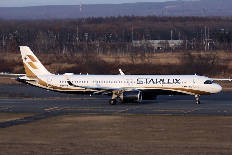 STARLUX AIRBUS A321 NEO CTS RF 002A6675.jpg