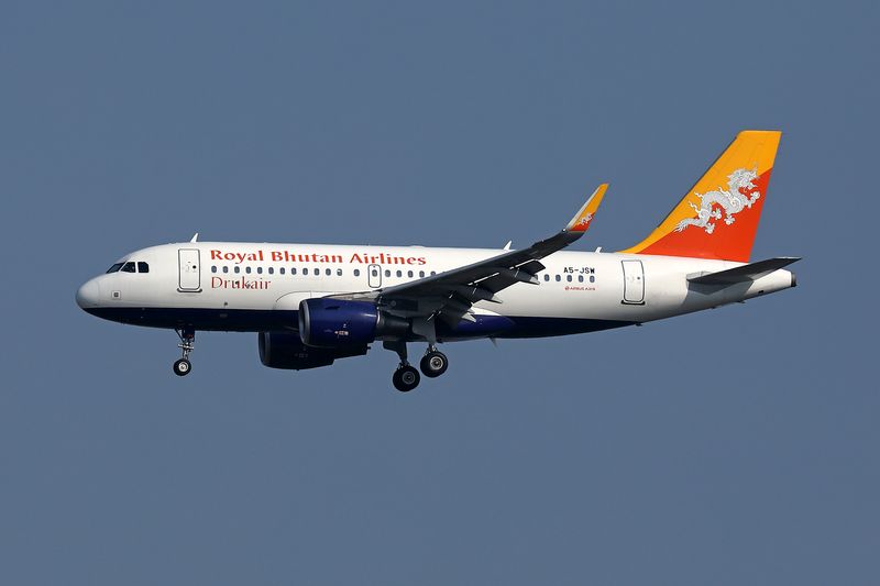 ROYAL BHUTAN AIRLINES DRUK AIR AIRBUS A319 BKK RF 002A7586.jpg