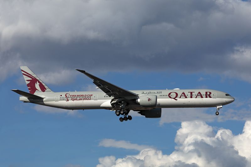 QATAR BOEING 777 300 MEL RF 002A7974.jpg