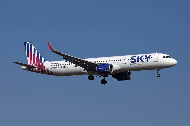 SKY EXPRESS AIRBUS A321 NEO ATH RF 002A8077.jpg