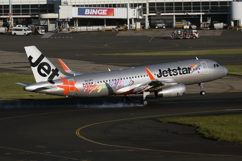 JETSTAR AIRBUS A320 SYD RF 002A0515.jpg