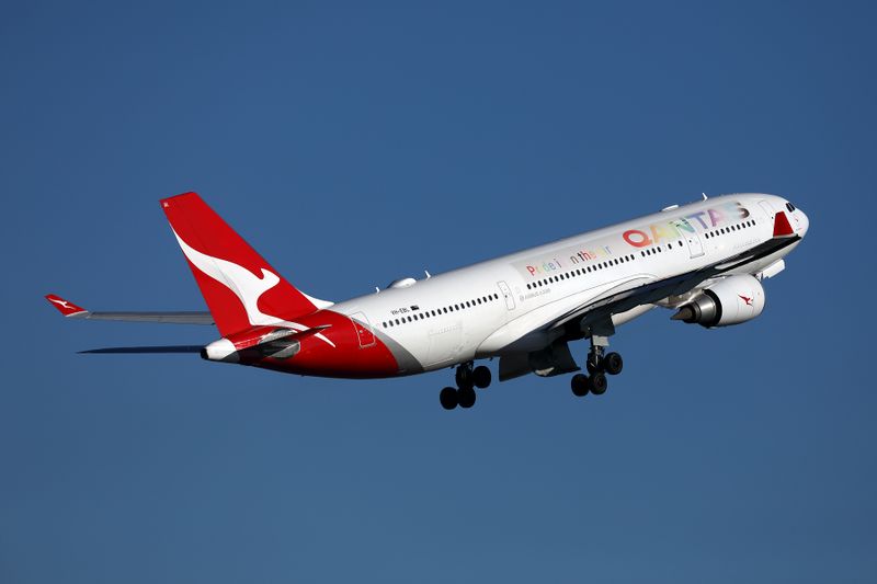 QANTAS AIRBUS A330 200 SYD RF 002A1060.jpg