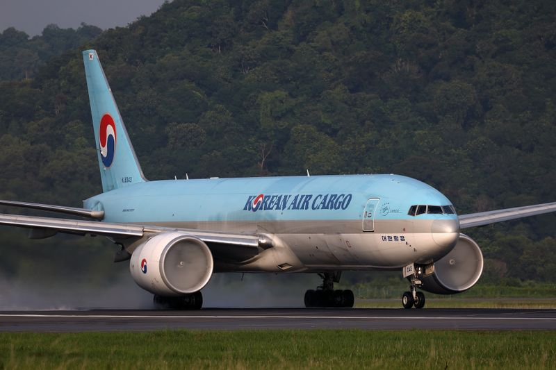 KOREAN AIR CARGO BOEING 777F PEN RF 002A1419.jpg