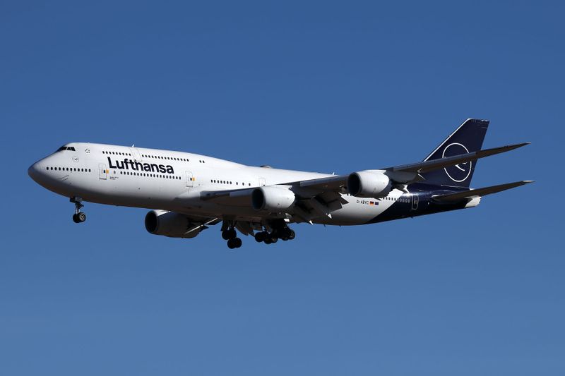 LUFTHANSA BOEING 747 800 JNB RF 002A2523.jpg