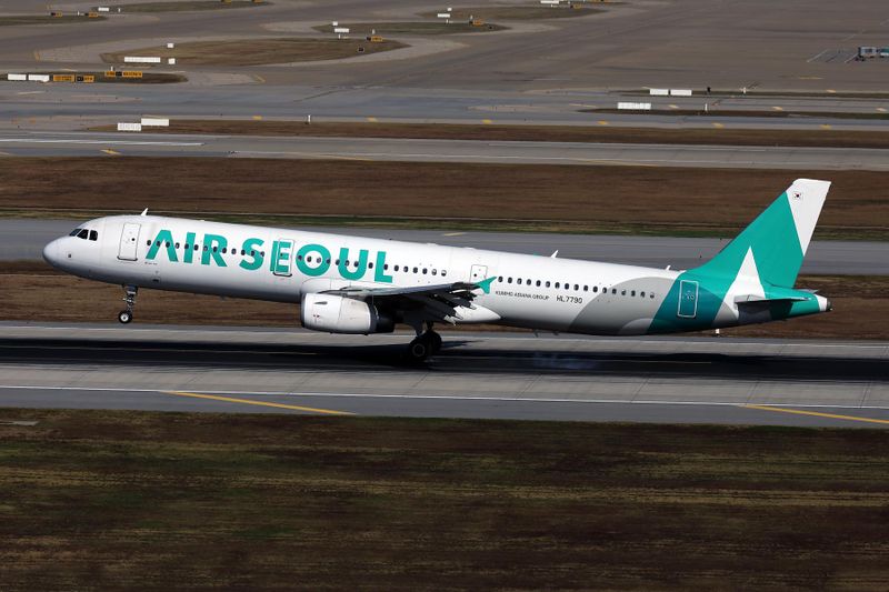 AIR SEOUL AIRBUS A321 ICN RF 002A3793.jpg