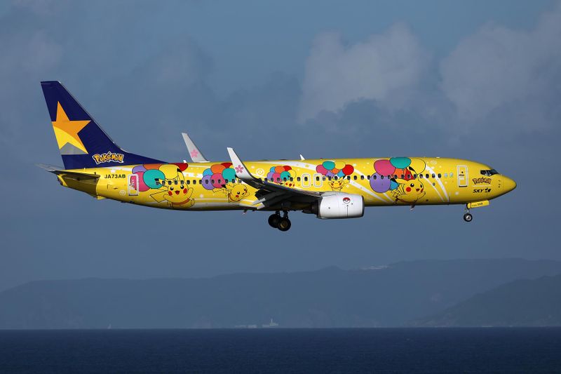 SKYMARK BOEING 737 800 OKA RF 002A4323.jpg