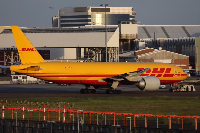 DHL BOEING 777F SYD RF 002A3412.jpg