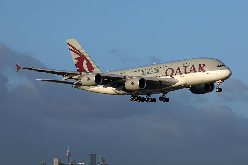 QATAR AIRBUS A380 SYD RF 002A3384.jpg