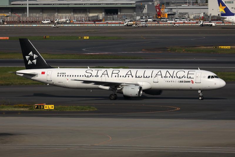 AIR CHINA AIRBUS A321 HND RF 002A4873.jpg