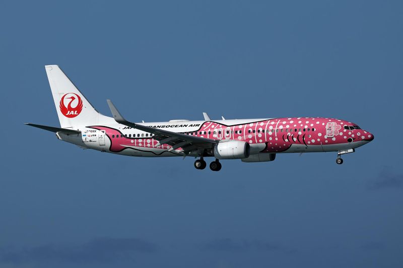 JAPAN TRANS OCEAN AIR BOEING 737 800 OKA RF 002A4423.jpg