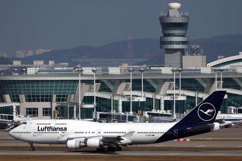 LUFTHANSA BOEING 747 400 ICN RF 002A5033.jpg