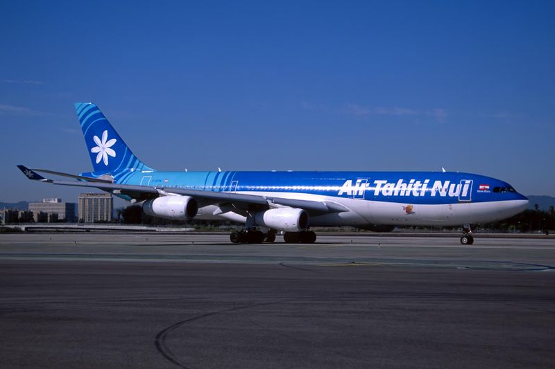 AIR TAHITI NUI AIRBUS A340 300 LAX RF F.jpg