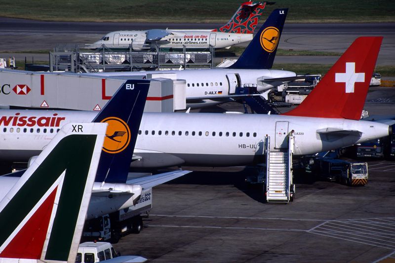 AIRCRAFT LONDON HEATHROW RF F F 1.jpg