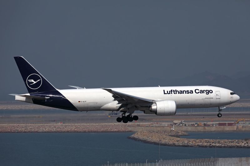 LUFTHANSA CARGO BOEING 777F HKG RF 002A5608.jpg
