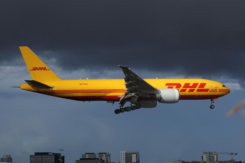DHL BOEING 777F SYD RF 002A6869.jpg