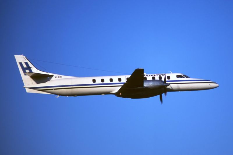 HZELTON BEECH 1900 VH-DMI F S 1545.jpg