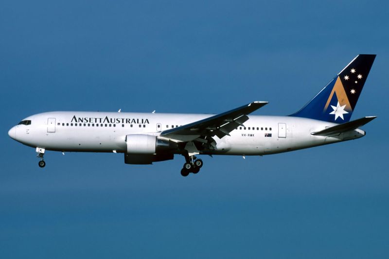 ANSETT AUSTRALIA B767 200 VH-RMK SYD RF K S 2046.jpg