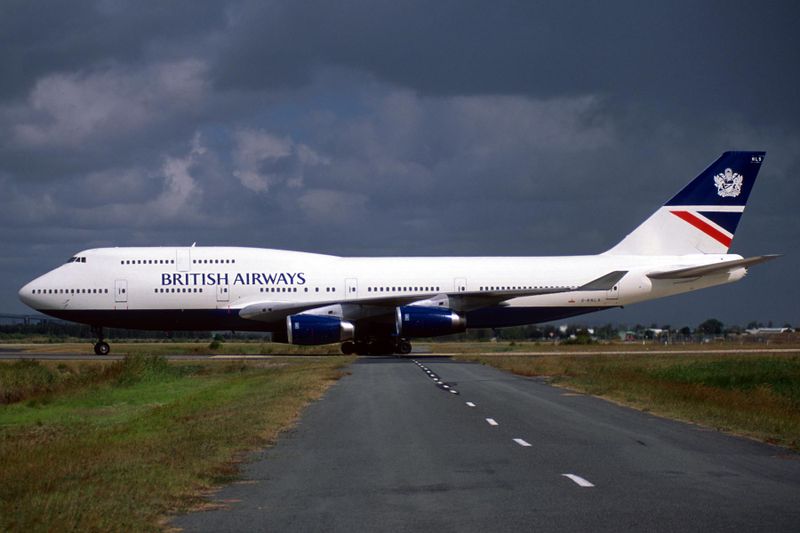 BRITISH AIRWAYS B747 400 G-BNLS BNE RF F S 2905.jpg