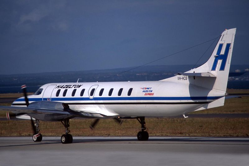 HAZELTON METROLINER VH-HCB SYD RF F S 2141.jpg