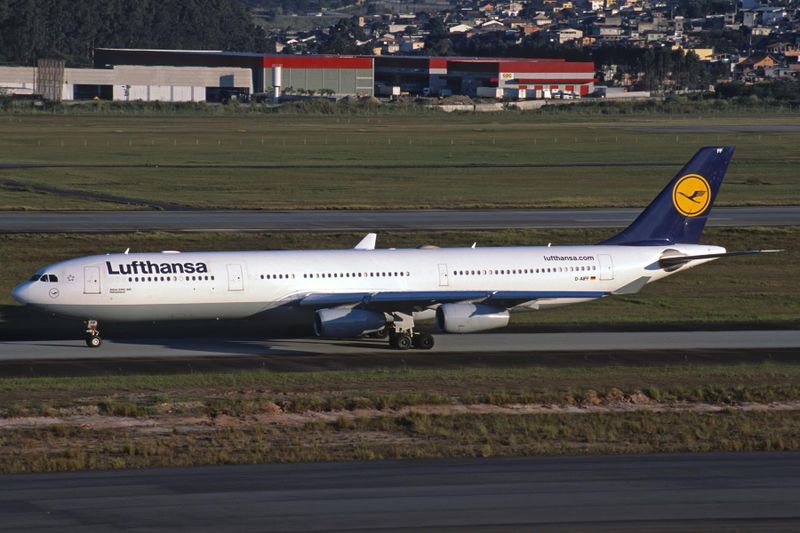 LUFTHANSA AIRBUS A340 300 GRU RF F S 1644.jpg