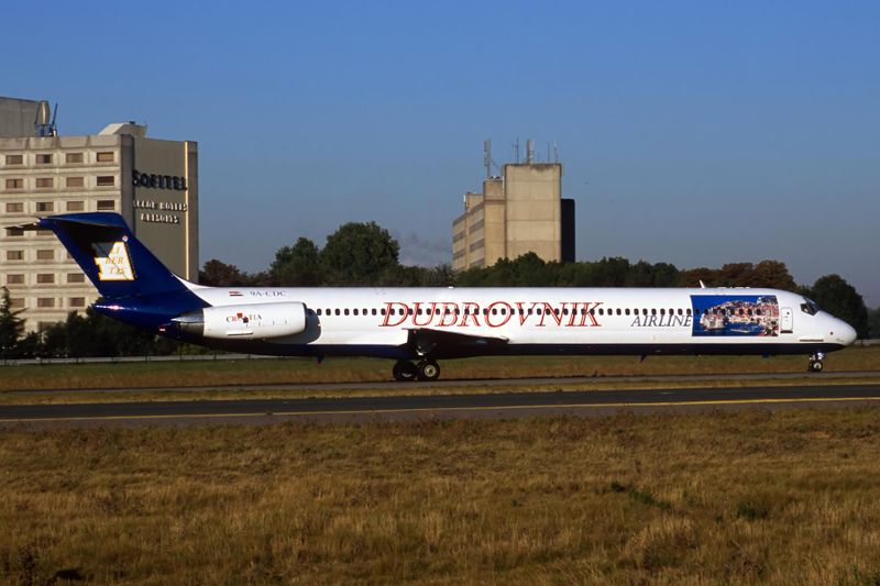DUBROVNIK AIRLINE MD80 CDG RF F S 6622.jpg