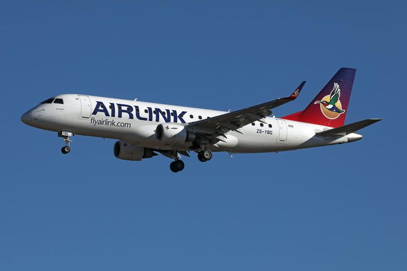 AIRLINK EMBRAER 175 JNB RF 002A8401.jpg