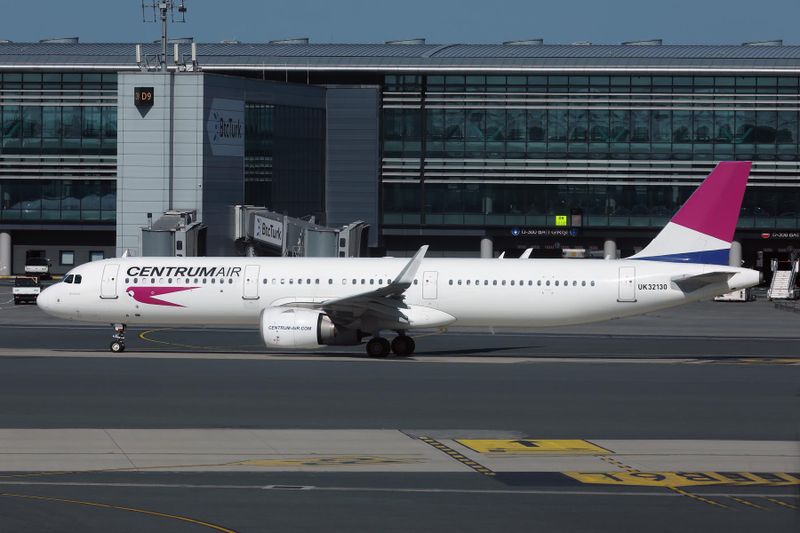 CENTRUMAIR AIRBUS A321 NEO IST RF 002A7959.jpg