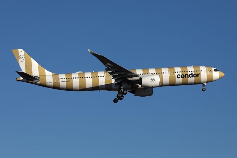 CONDOR AIRBUS A330 900NEO JNB RF 002A8583.jpg