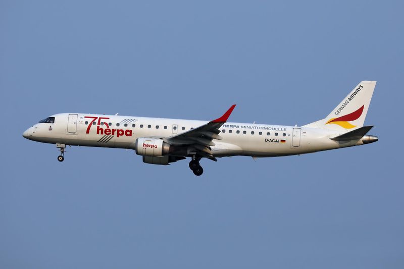 GERMAN AIRWAYS EMBRAER 190 AMS RF 002A8137.jpg