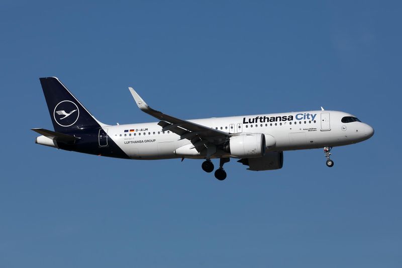 LUFTHANSA CITY AIRBUS A320 NEO FCO RF 002A7426.jpg