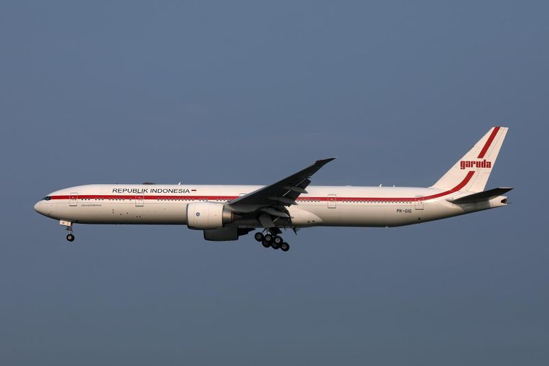 REPUBLIK INDONESIA BOEING 777 300ER AMS RF 002A8166.jpg