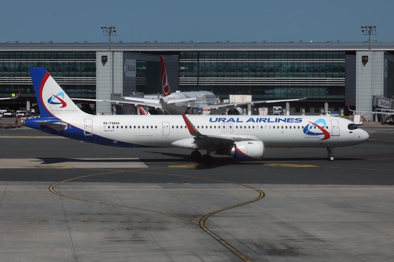 URAL AIRLINES AIRBUS A321 NEO IST RF 002A7944.jpg