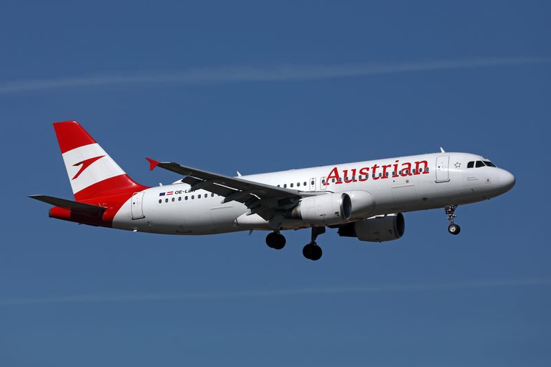 AUSTRIAN AIRBUS A320 FCO RF 002A7365.jpg