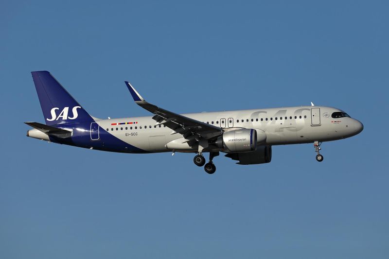 SAS AIRBUS A320 NEO FCO RF 002A7045.jpg