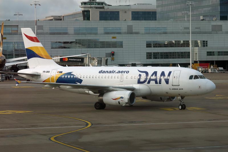 DANAIR AIRBUS A319 BRU RF 002A7990.jpg
