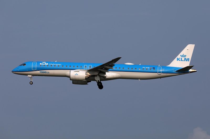 KLM CITY HOPPER EMBRAER E195 E2 AMS RF 002A8173.jpg