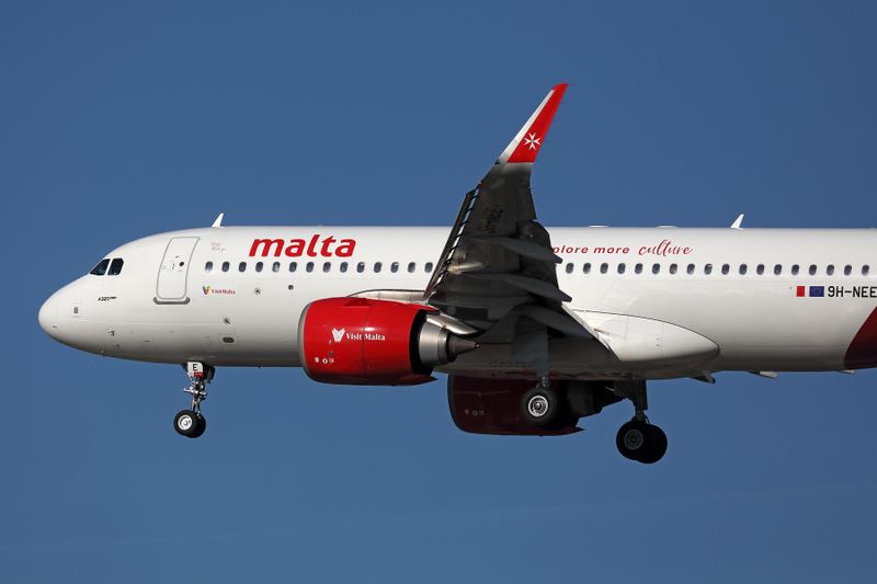 KM MALTA AIRBUS A320 NEO FCO RF 002A7242.jpg