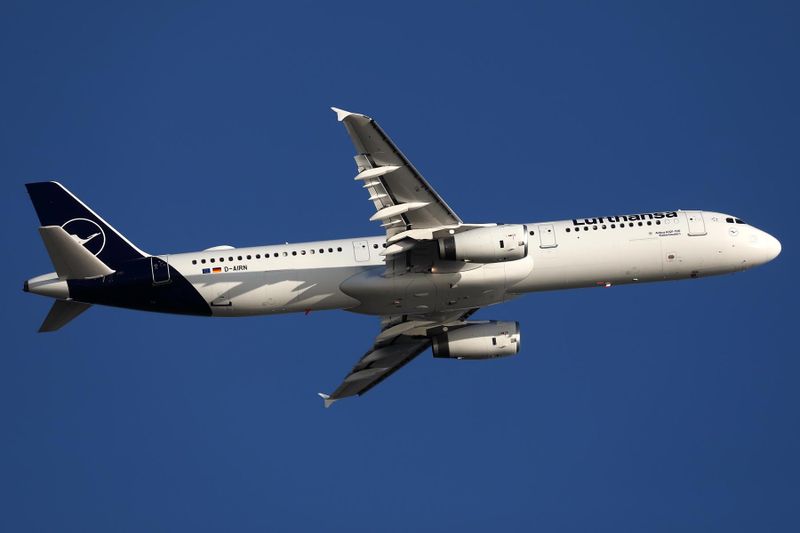 LUFTHANSA AIRBUS A321 FCO RF 002A7461.jpg
