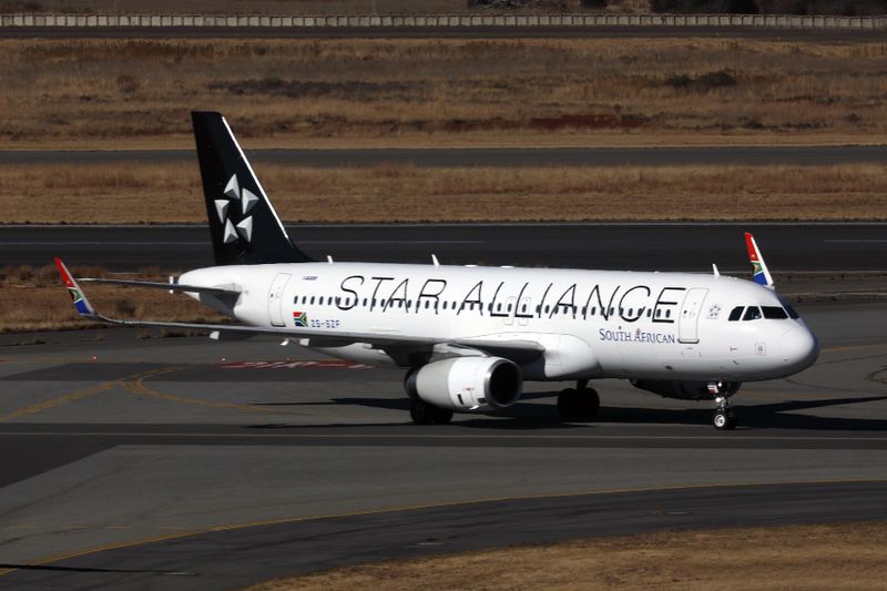 SOUTH AFRICAN AIRBUS A320 JNB RF 002A8459.jpg