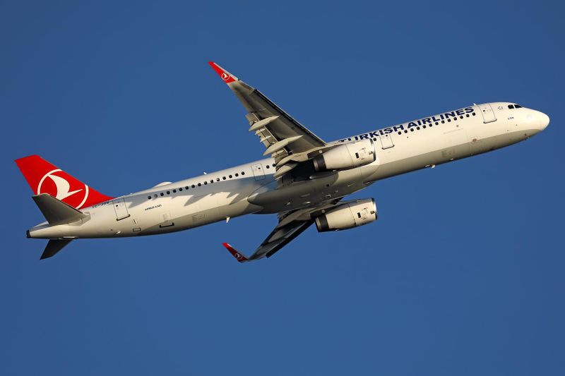 TURKISH AIRlINES AIRBUS A321 FCO RF 002A7471.jpg