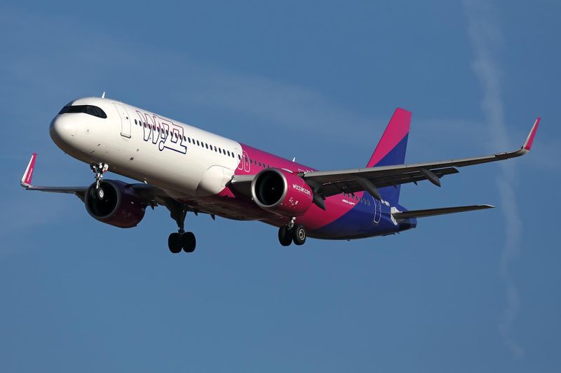 WIZZ AIRBUS A321 NEO FCO RF 002A7159.jpg
