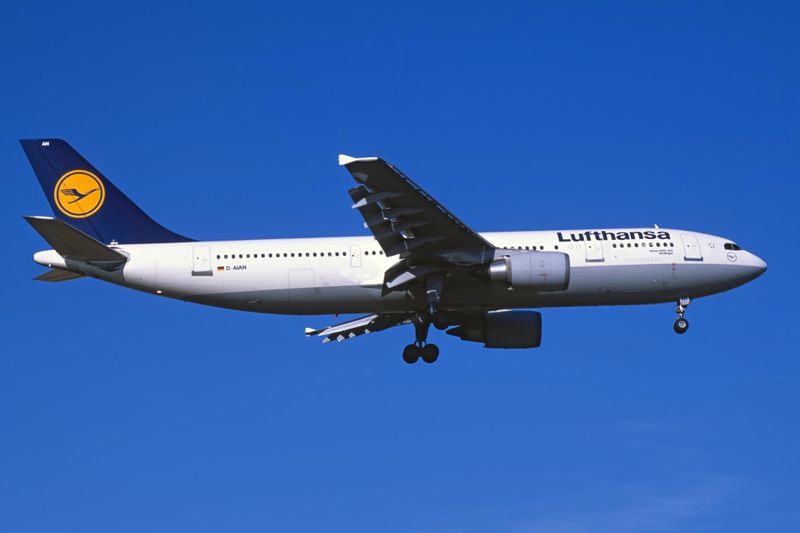 LUFTHANSA AIRBUS A300 600R FRA RF F S 3537.jpg