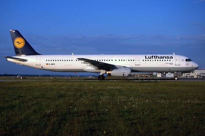 LUFTHANSA AIRBUS A321 MUC RF F S 3044.jpg